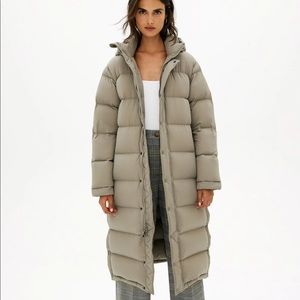 Aritzia Superpuff Long Taupe Size Small